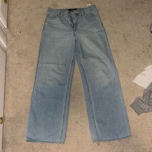 Women’s Hollister trendy high rise baggy jeans 6R, 28R LIKE NEW